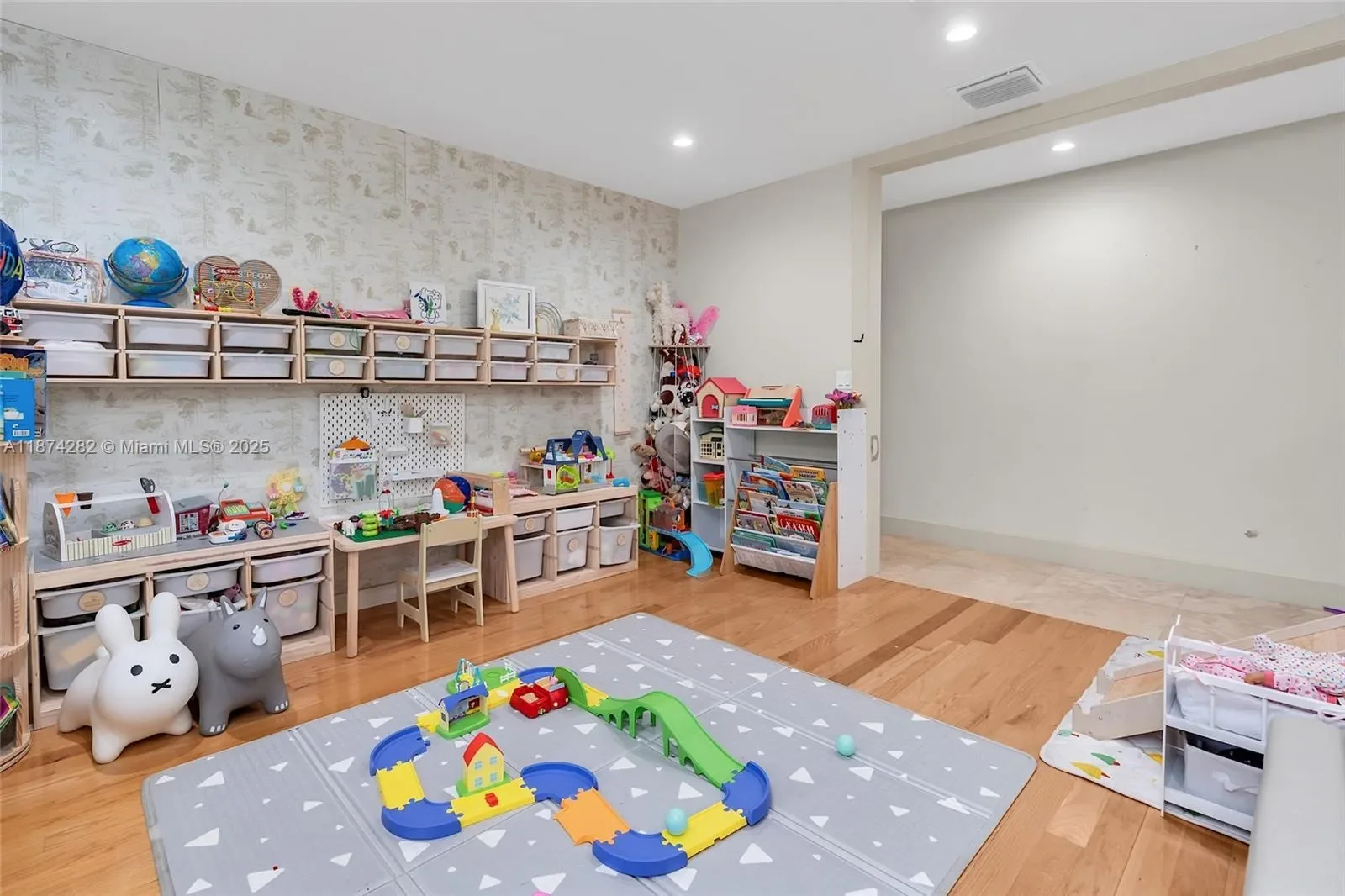 415 Rovino Ave, Coral Gables, Florida, United States. - Photo 31