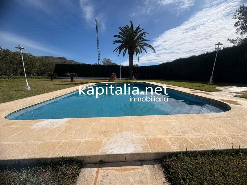 Spectacular Villa For Sale In Barcheta