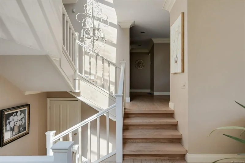 2807 Arbutus Rd, Saanich, British Columbia, Canada. - Photo 59