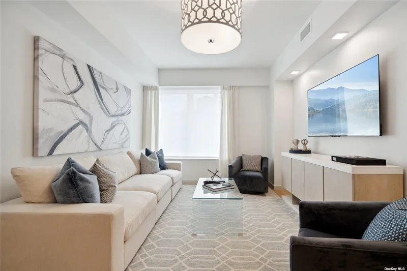 218 Middle Neck Road, #201, Great Neck, New York, United States. - Photo 22