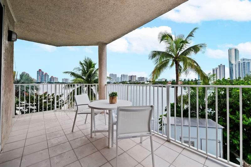 18260 N Bay Rd, Sunny Isles Beach, Fl, 33160