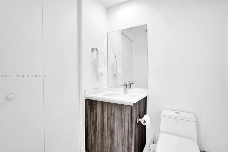 488 NE 18th St 208, Miami, Florida, United States. - Photo 9
