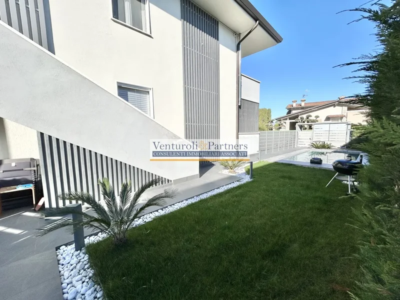 Via Cassio, Desenzano del Garda, Lombardy, Italy. - Photo 28