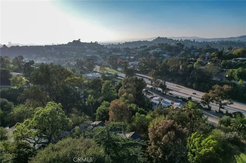 2125 Cove Avenue, Los Angeles, California, United States. - Photo 15