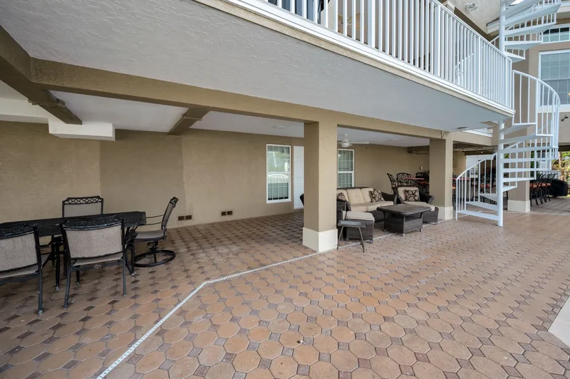 119 8th St E, Tierra Verde, FL 33715, St. Petersburg, Florida, United States. - Photo 15