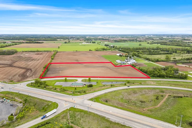 1600 Planeview, Oshkosh, WI 54904, Oshkosh, Wisconsin, United States. - Photo 12