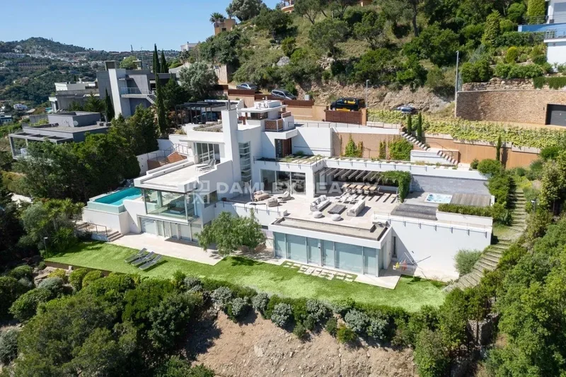 High-End Mediterranean Villa with Panoramic Sea Views in Begur