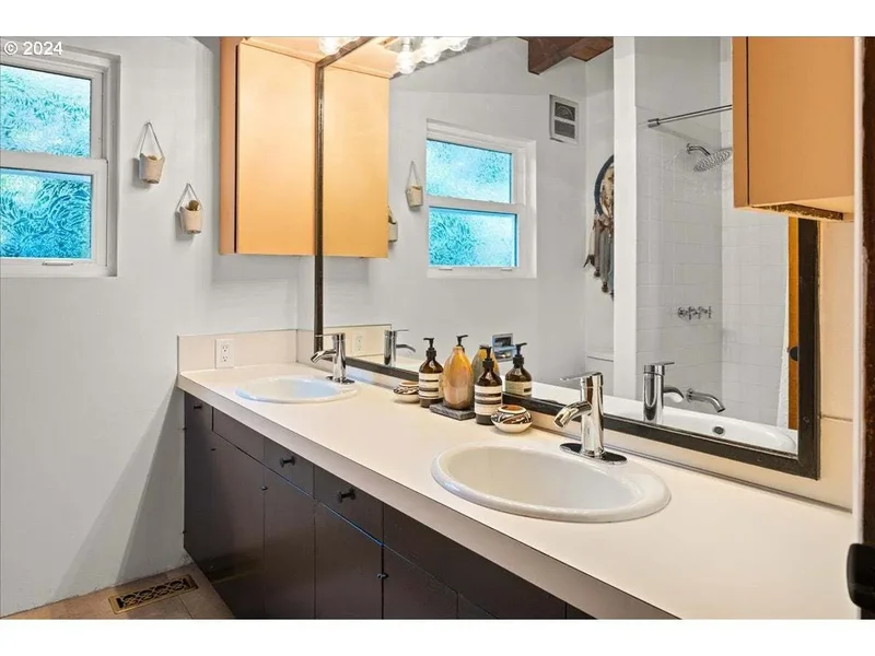 7221 SE Madison St, Portland, OR 97215, Portland, Oregon, United States. - Photo 30