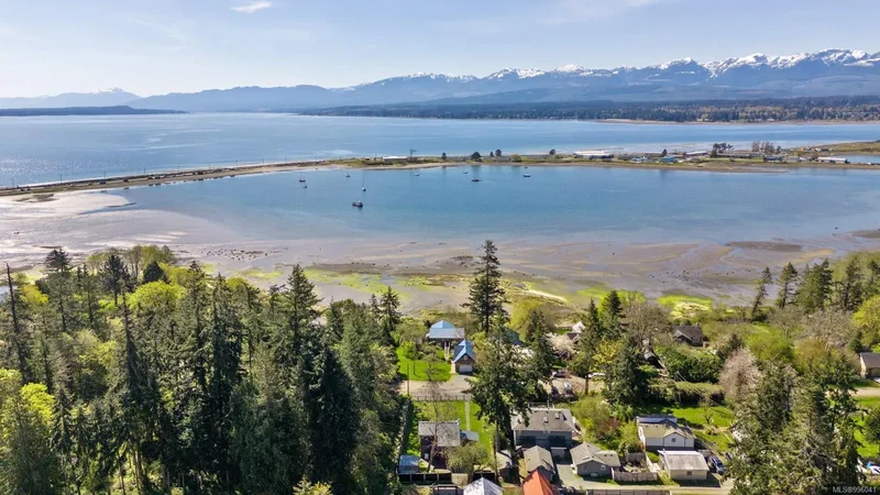 1304 Midden Rd, Comox, British Columbia, Canada. - Photo 2