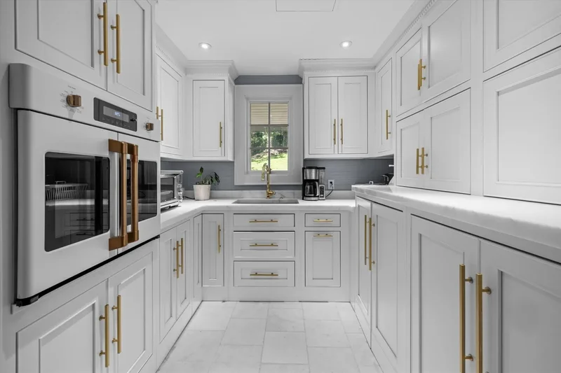 142 Crafts Road , Brookline, MA 02467, Brookline, Massachusetts, United States. - Photo 15