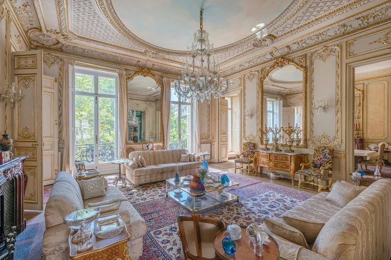 PARIS, J 75008, Paris, Île-de-France, France. - Photo 5