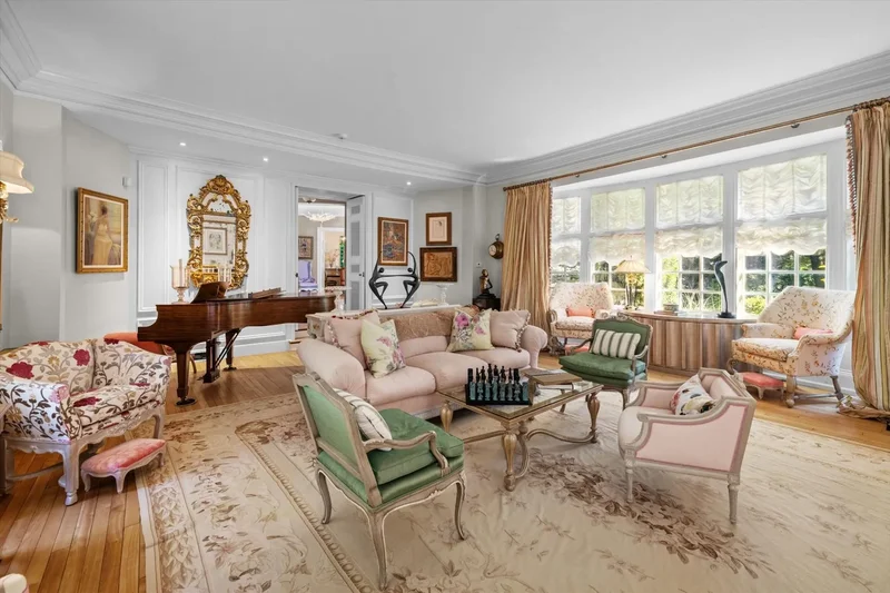 142 Crafts Road , Brookline, MA 02467, Brookline, Massachusetts, United States. - Photo 21