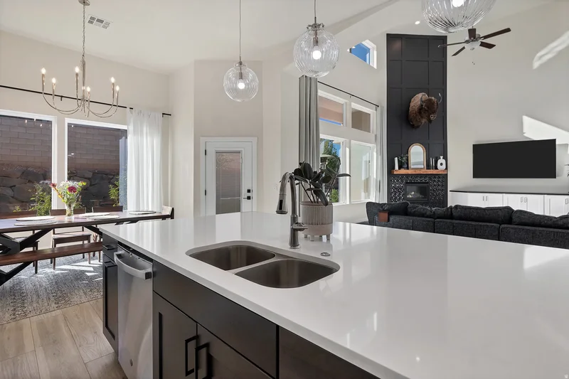 Single Family Residence in Washington