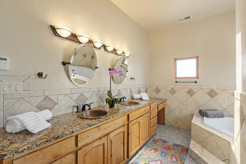 21 Camino Barranca, Santa Fe, NM 87507, Santa Fe, New Mexico, United States. - Photo 22