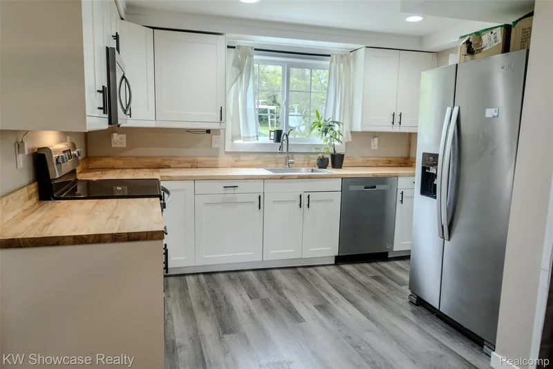 1815 E Lake Drive, Novi, MI 48377, Novi, Michigan, United States. - Photo 21