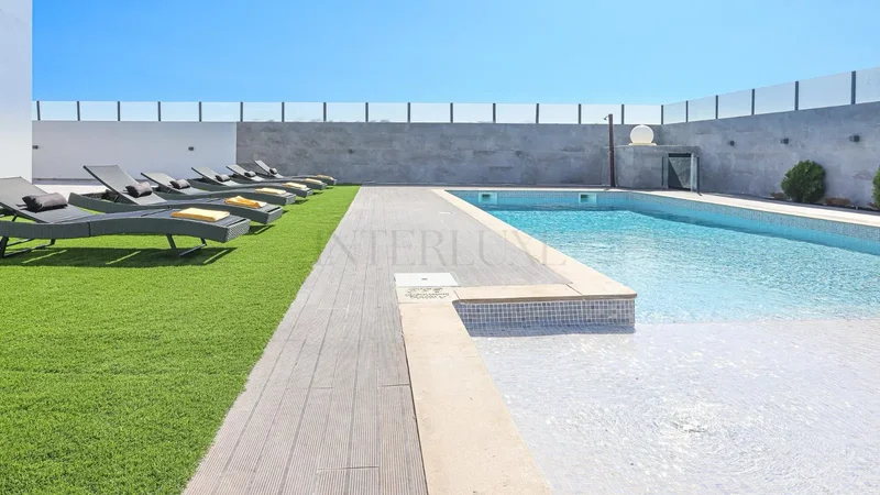 Stunning Contemporary 4-Bedroom Villa with Panoramic Views in Guia