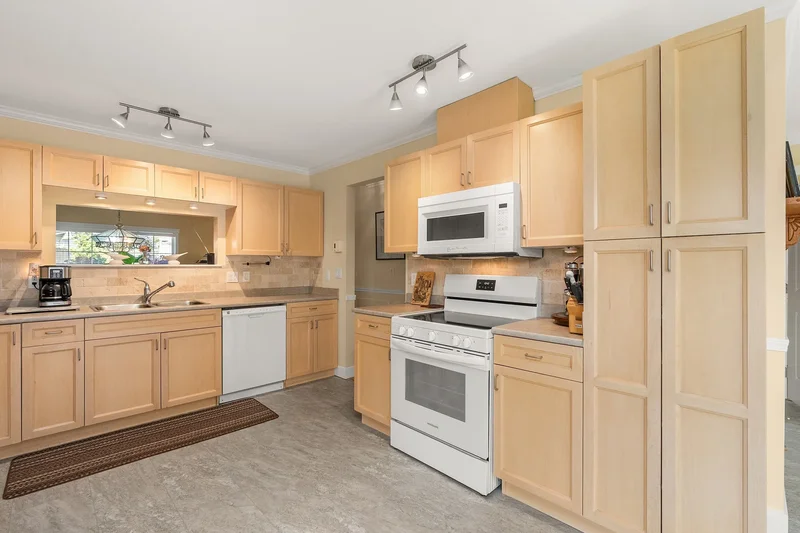 5722 Emily Way, Sechelt, BC V7Z 0N5, Sechelt, British Columbia, Canada. - Photo 24