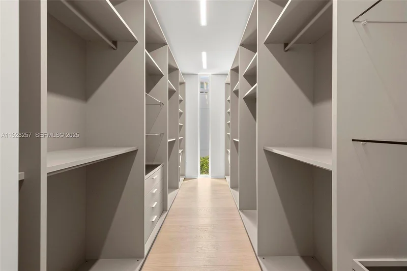 1031 W 48th st, Miami Beach, Florida, United States. - Photo 36