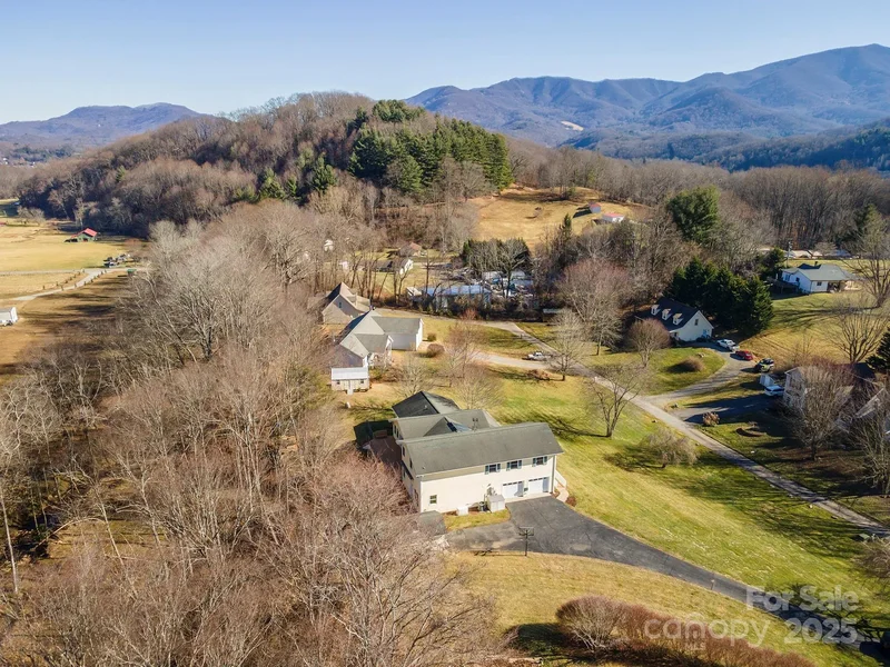 70 Midnight Lane, Waynesville, North Carolina, United States. - Photo 2