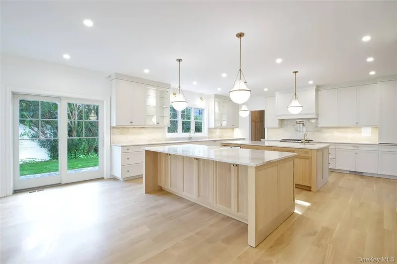 225 Brixton Road, Garden City, New York, United States. - Photo 17