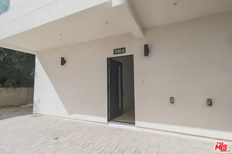 11810 Gilmore Street, Los Angeles, California, United States. - Photo 37