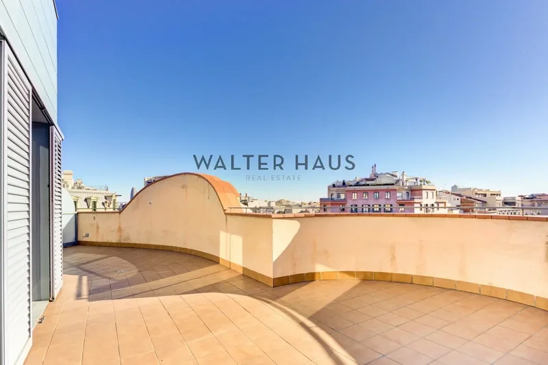 Penthouse with private terrace in Dreta de l'Eixample, Barcelona