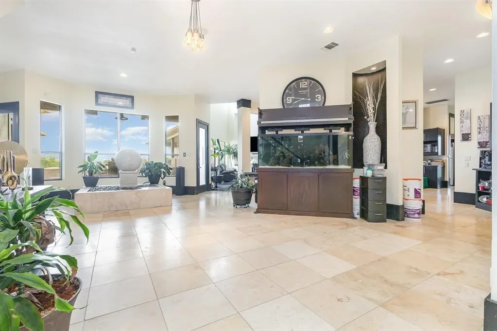 1031 Mallard Pointe Drive, Grand Prairie, Texas, United States. - Photo 11