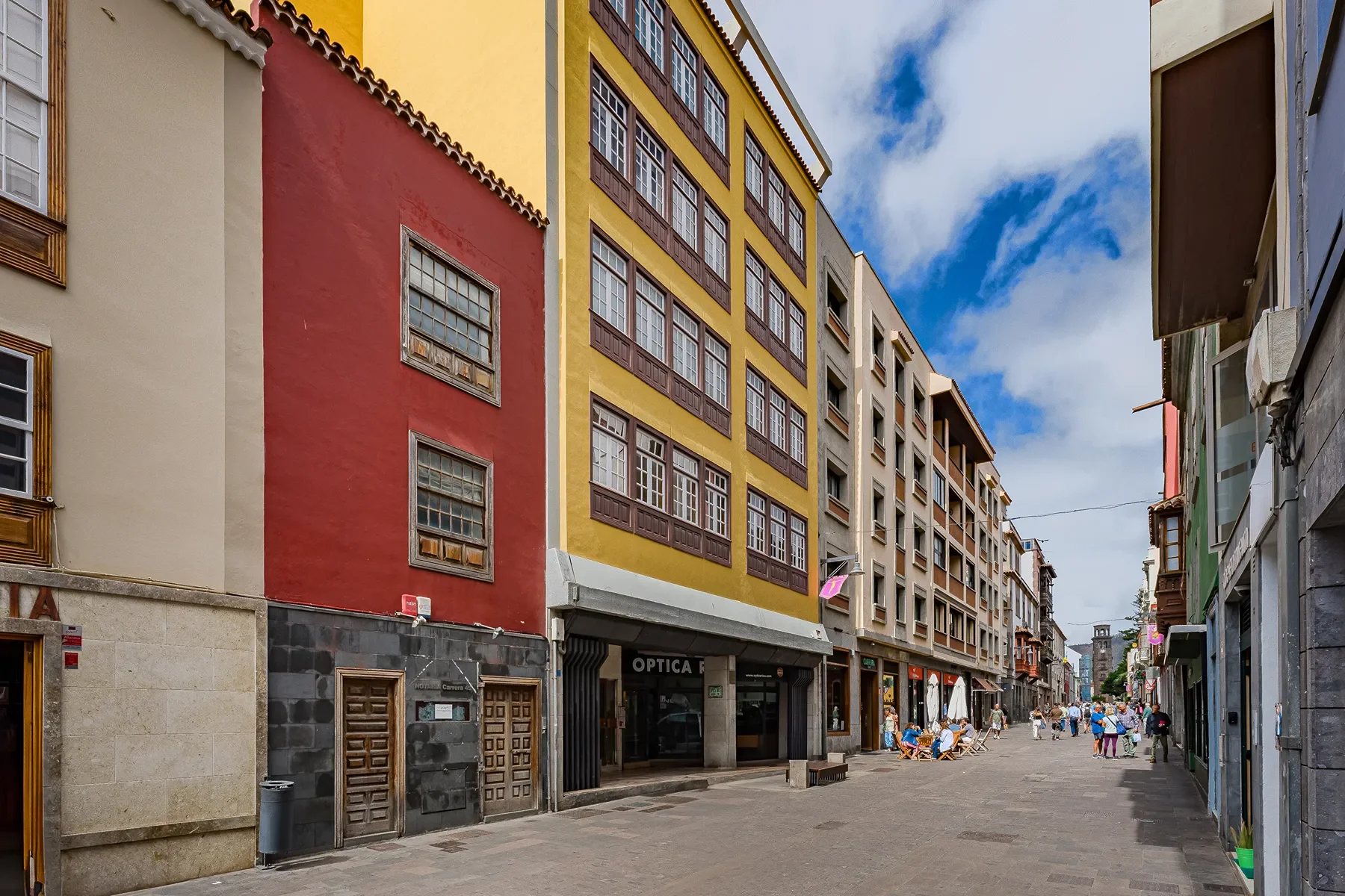 Exterior photo 6