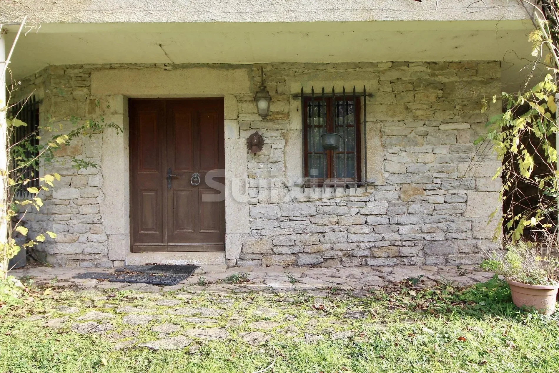 Exterior photo 3