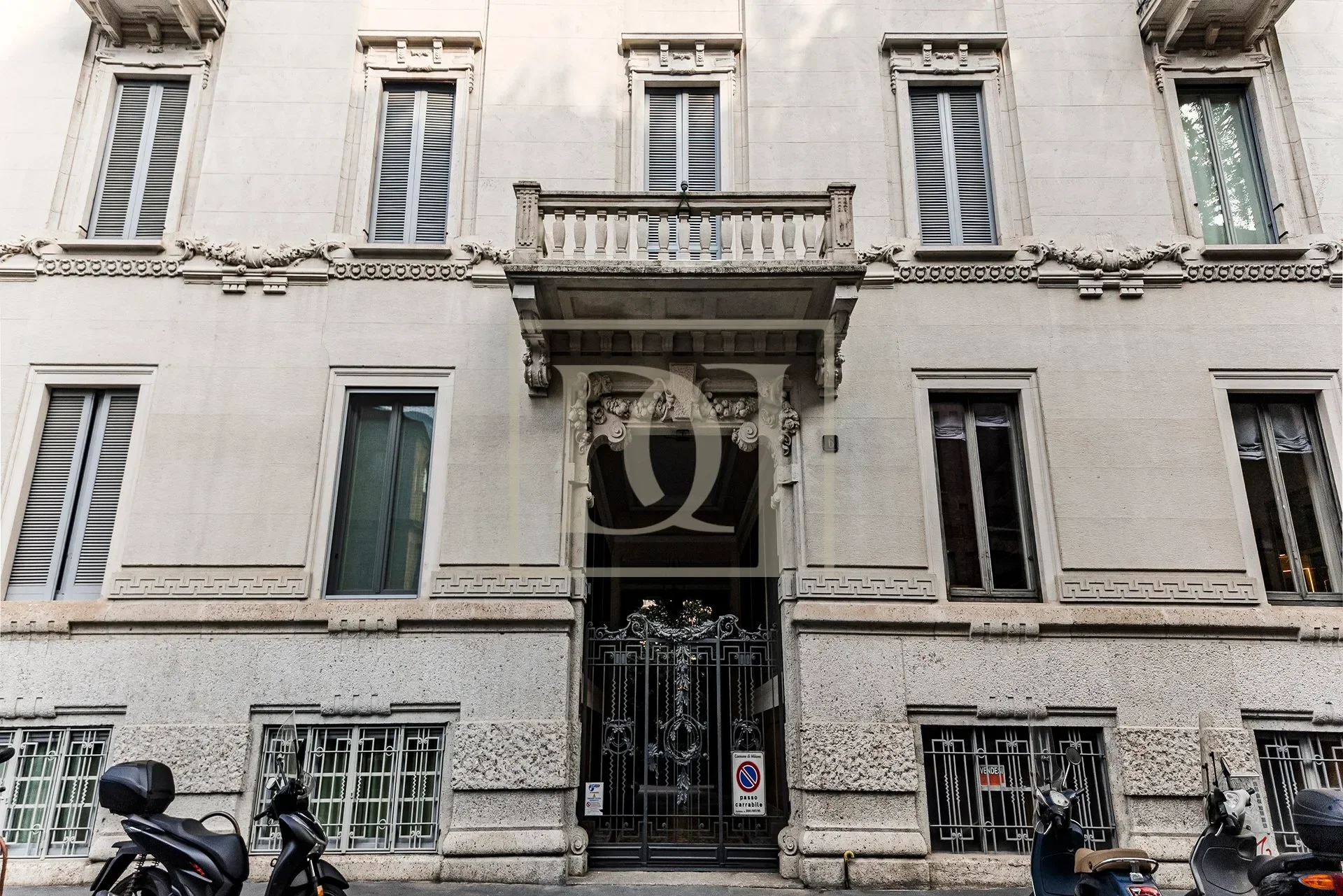 Exterior photo 7