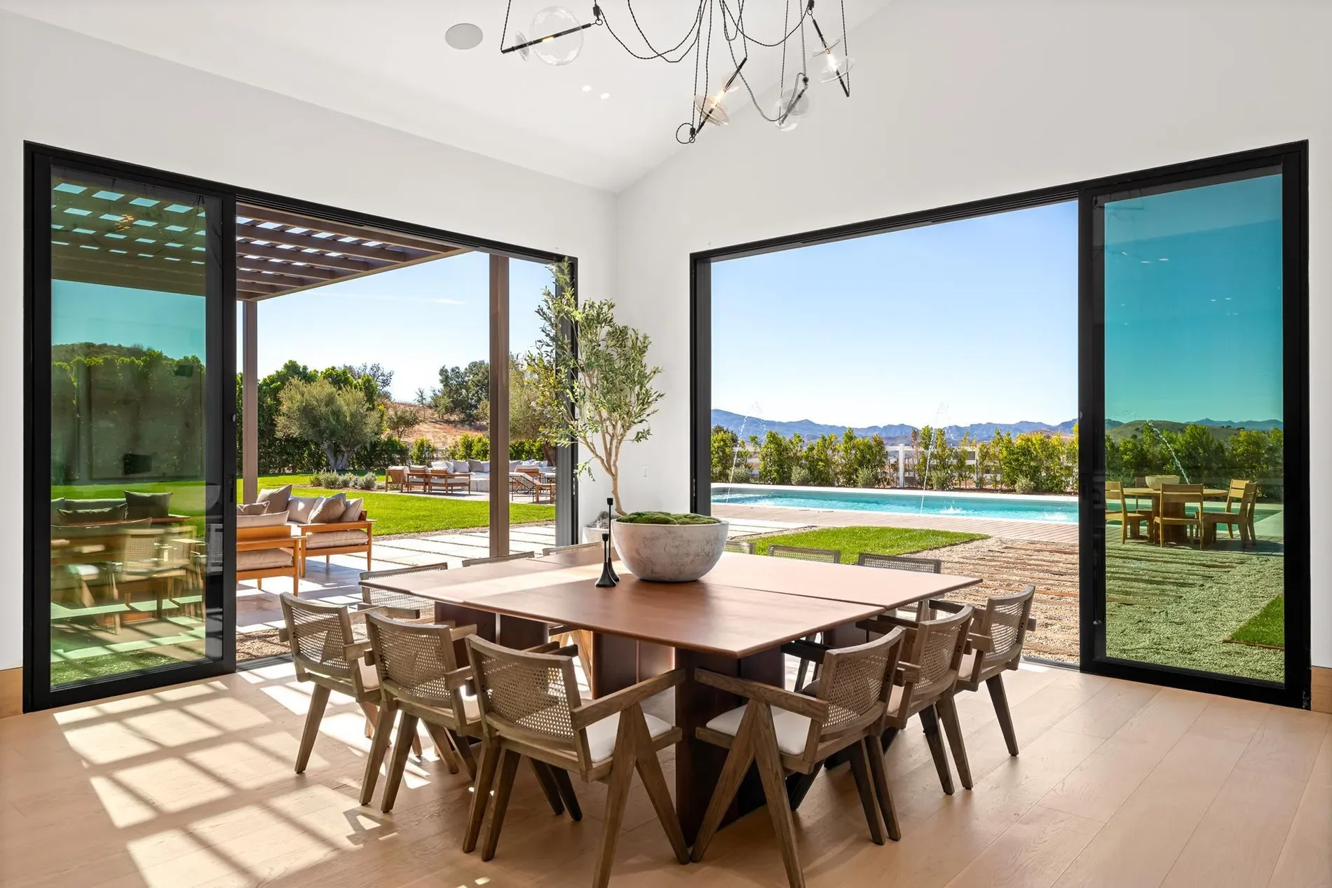 25151 JIM BRIDGER Road, Hidden Hills, California, United States. - Photo 18