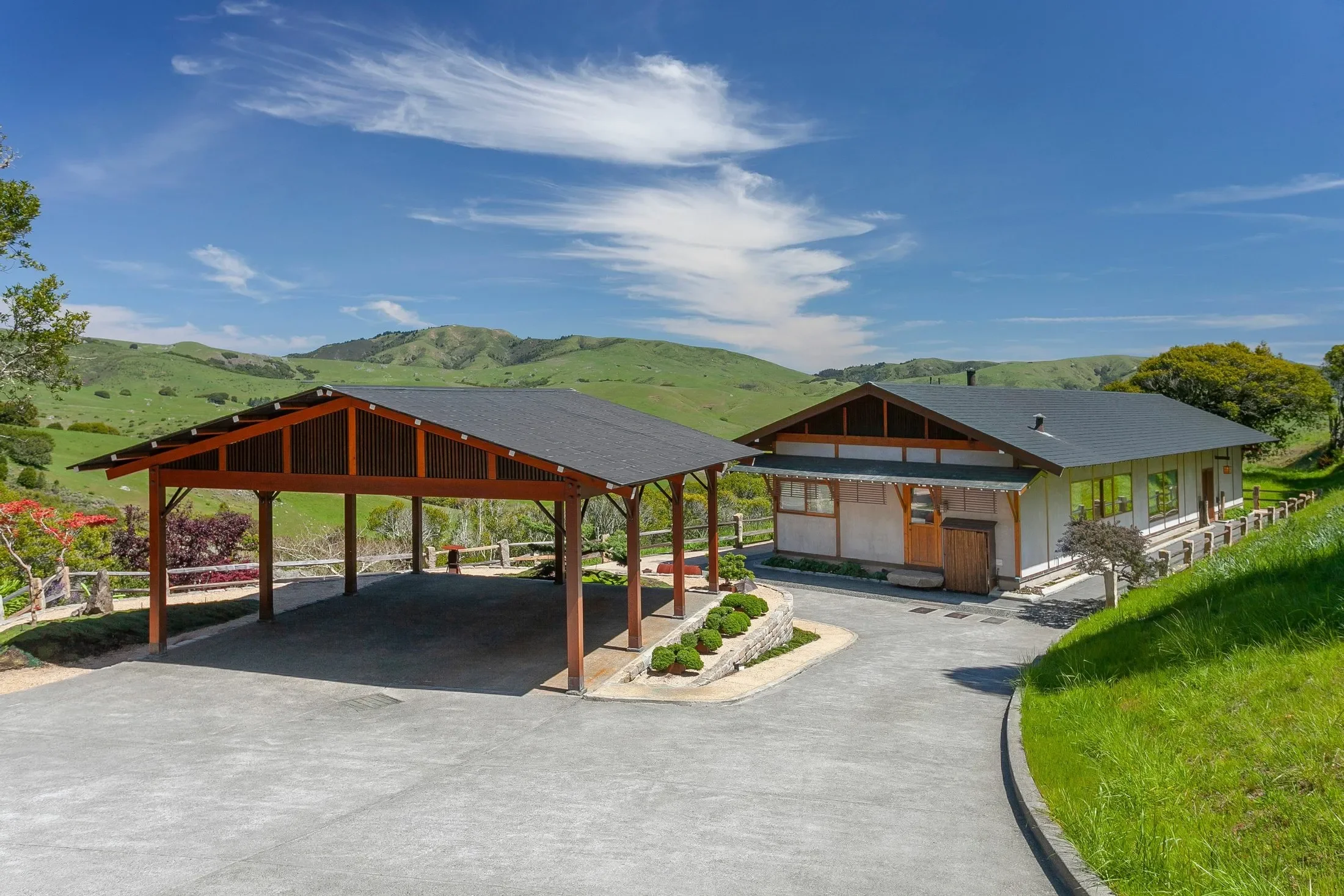 Exterior photo 6