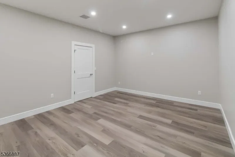 520 Clinton Ave, Wyckoff Twp., NJ 07481, Wyckoff, New Jersey, United States. - Photo 44