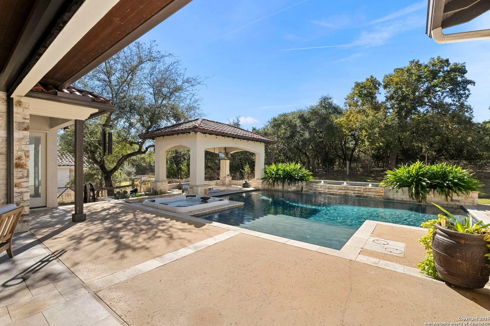 Exterior photo 8