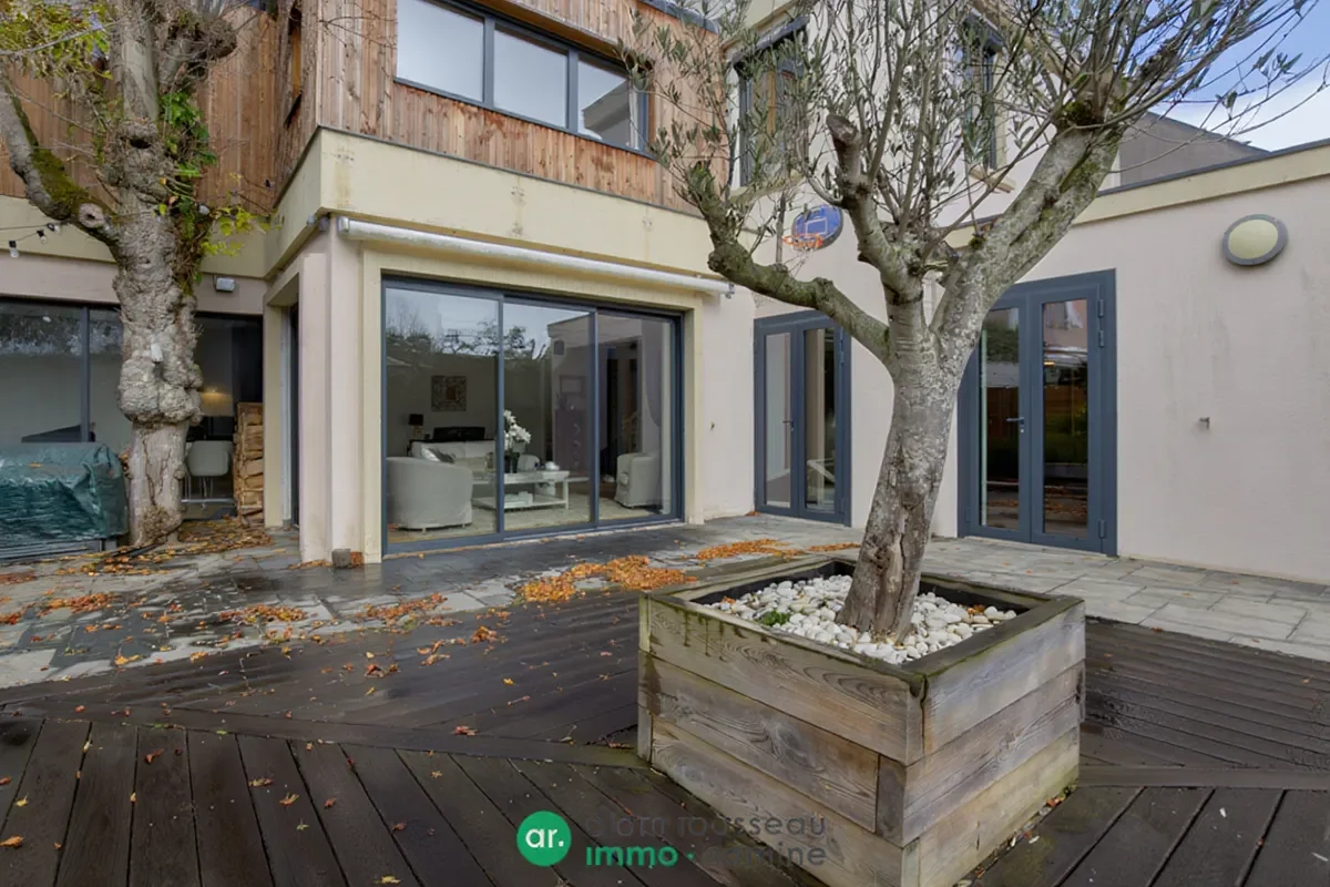 Exterior photo 1