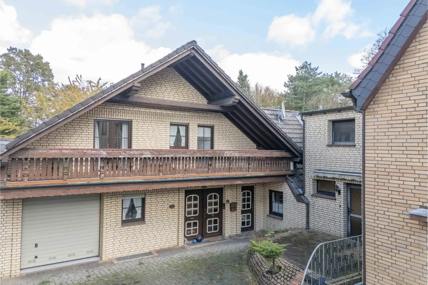Exterior photo 3