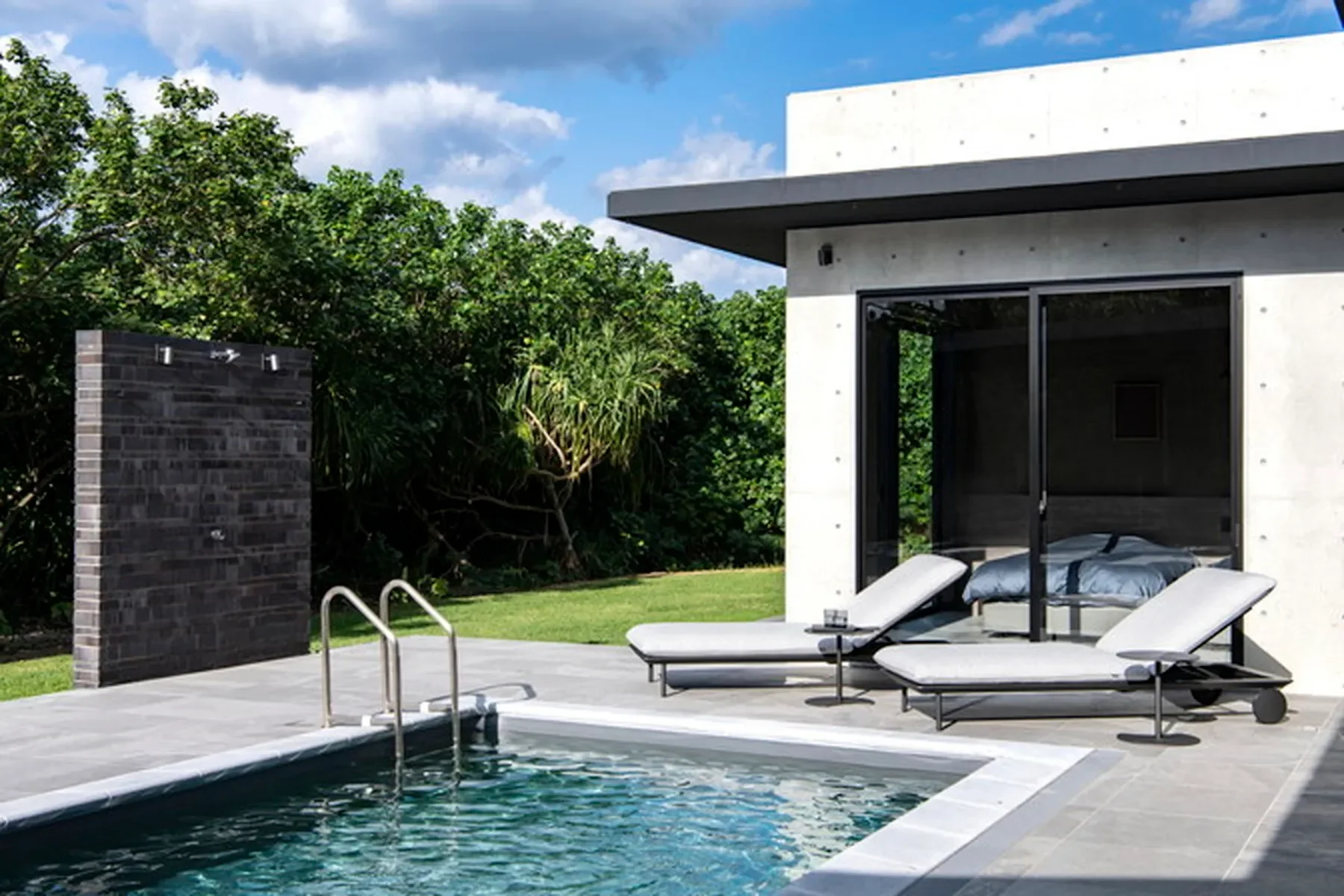 Exterior photo 1