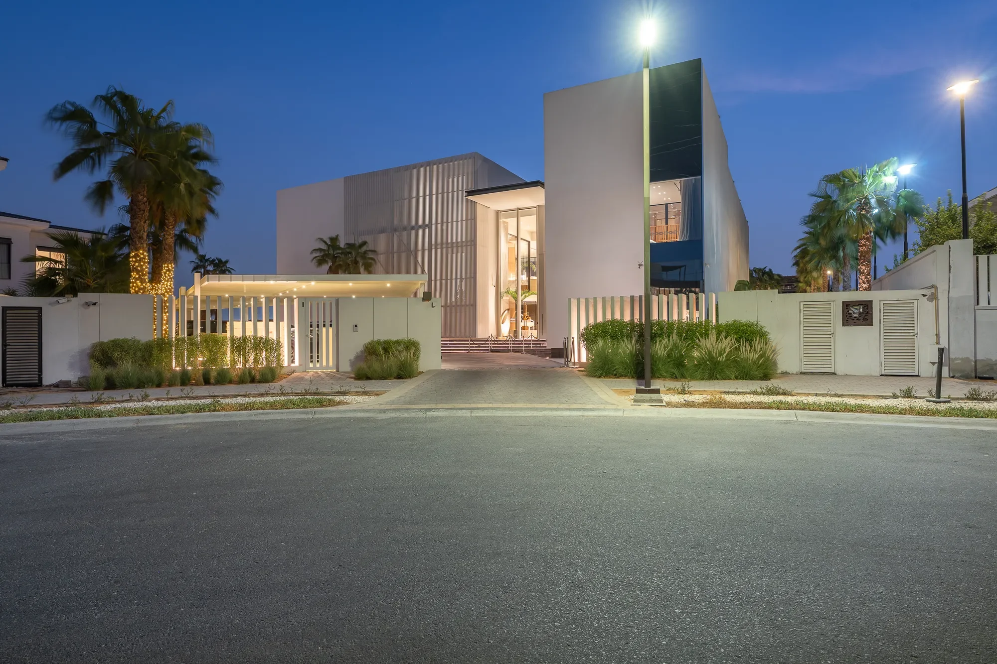 Exterior photo 6