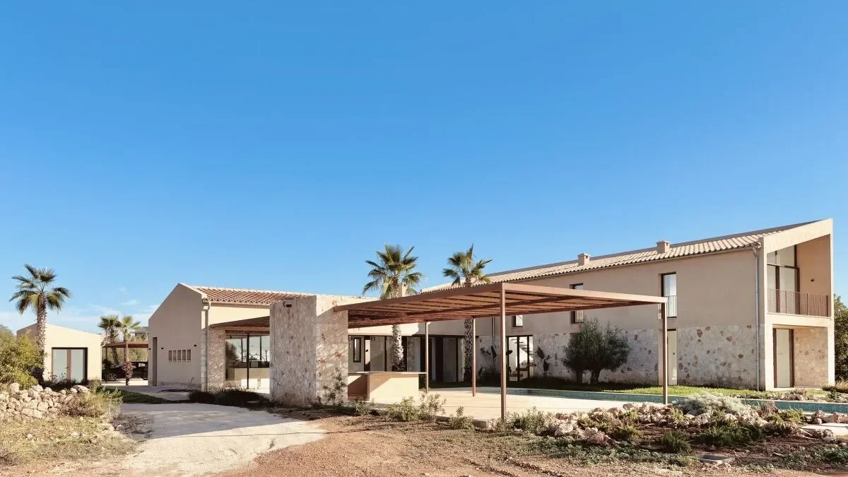 Exterior photo 6