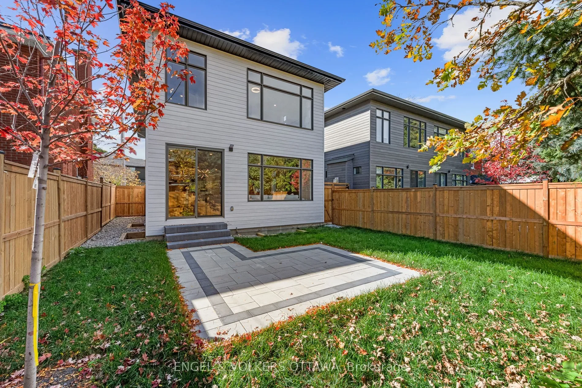 Exterior photo 4