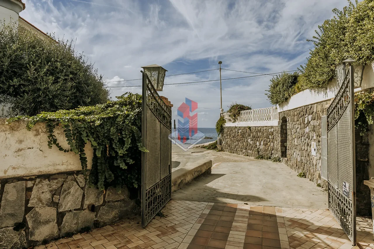 Exterior photo 10