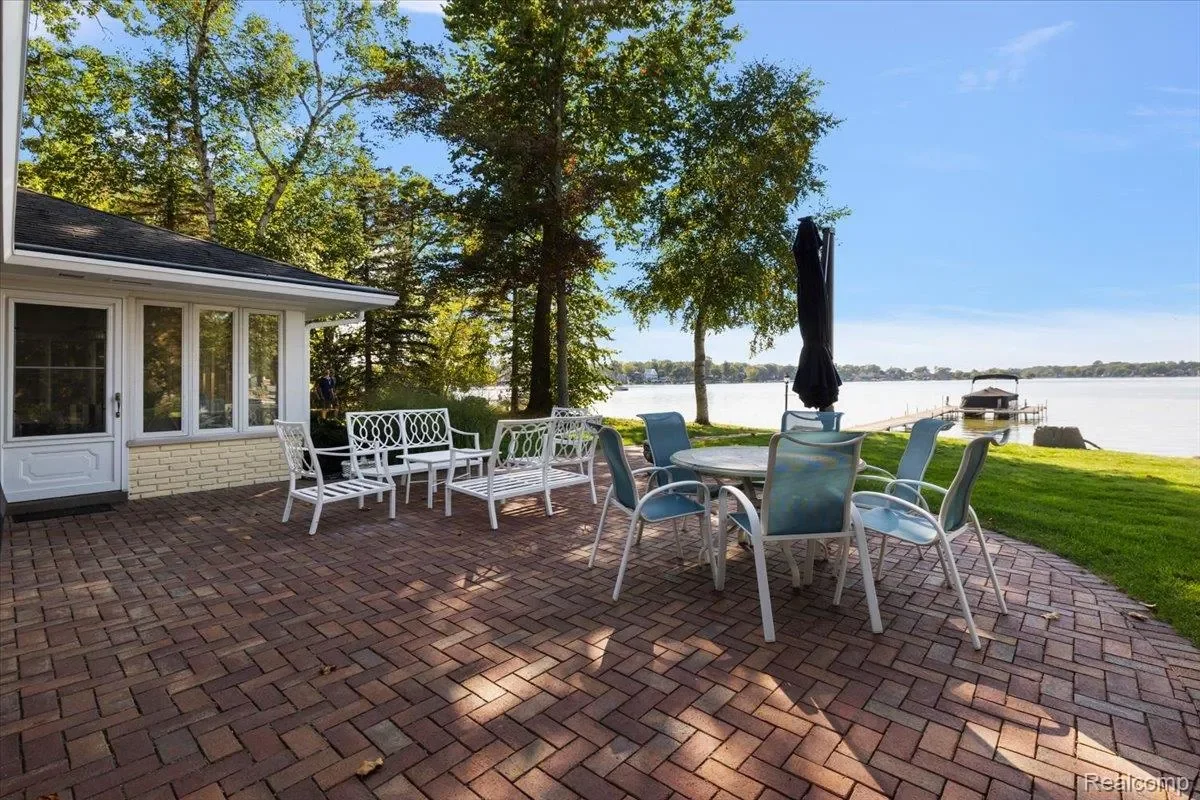 2236 Locklin Lane, West Bloomfield Charter Township, MI 48324, Orchard Lake Village, Michigan, United States. - Photo 45