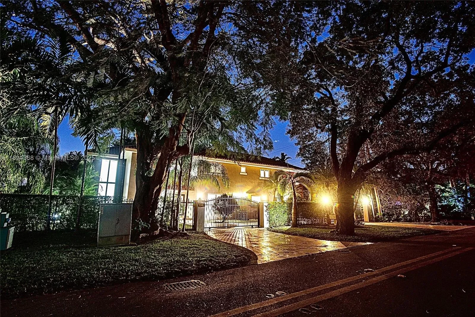 1543 Dorado Ave, Coral Gables, Florida, United States. - Photo 34