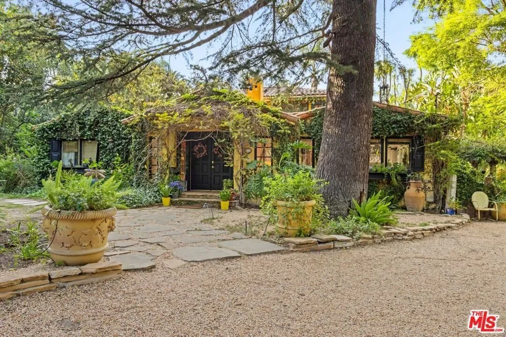 14957 Valley Vista Boulevard, Los Angeles, California, United States. - Photo 10