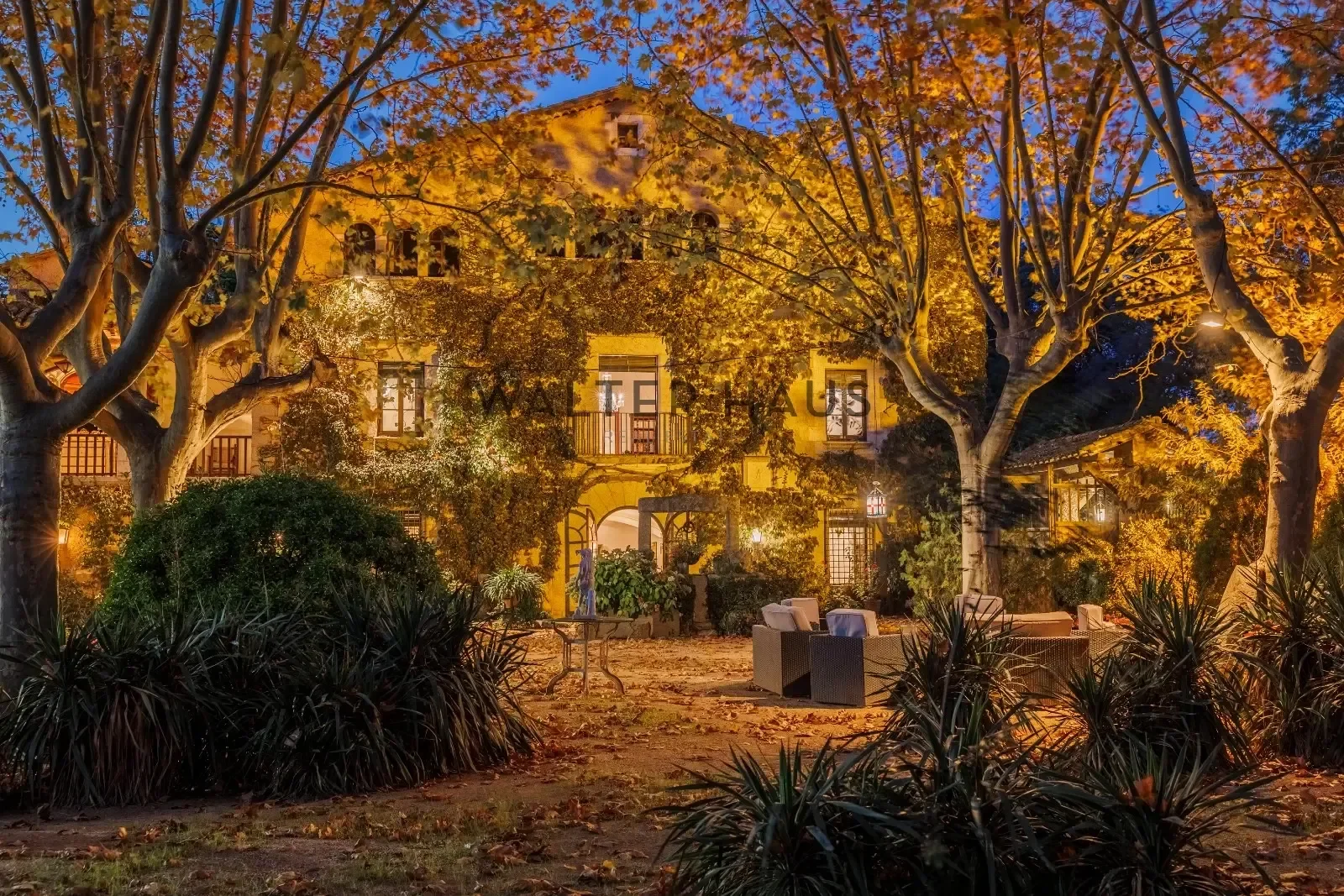 Exterior photo 2
