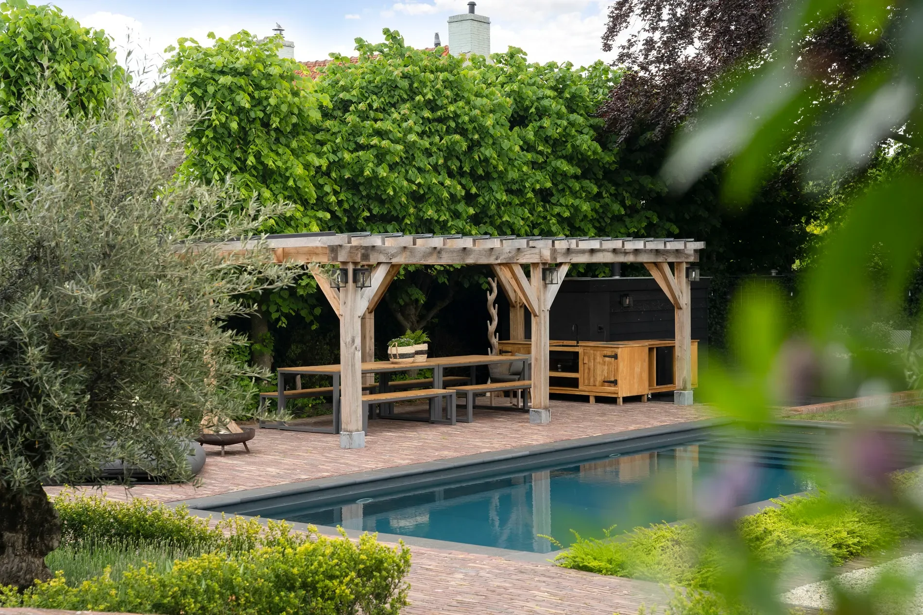 Exterior photo 7