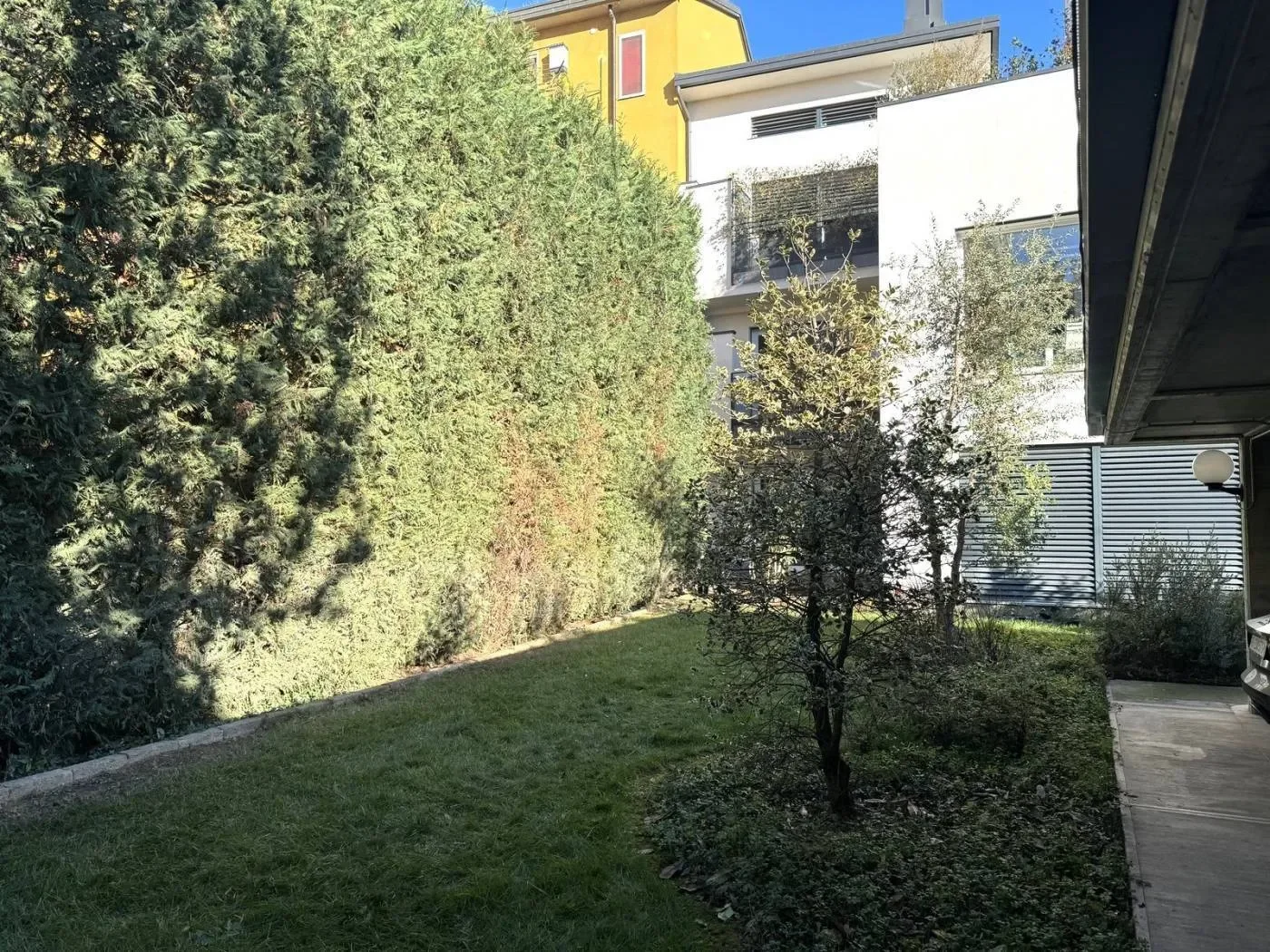 Exterior photo 4