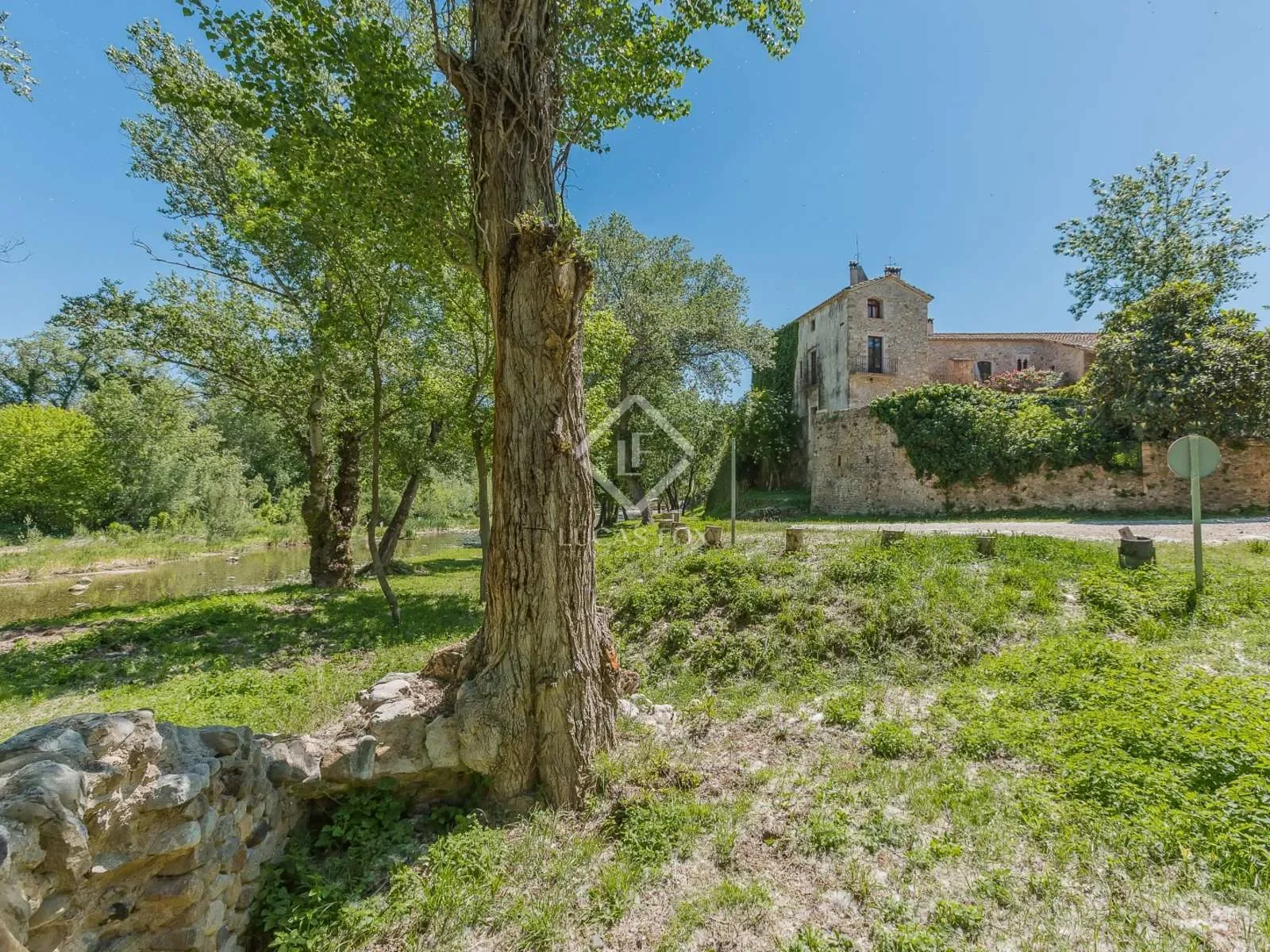Exterior photo 9