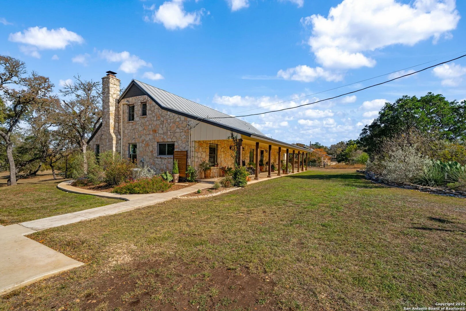 Exterior photo 2