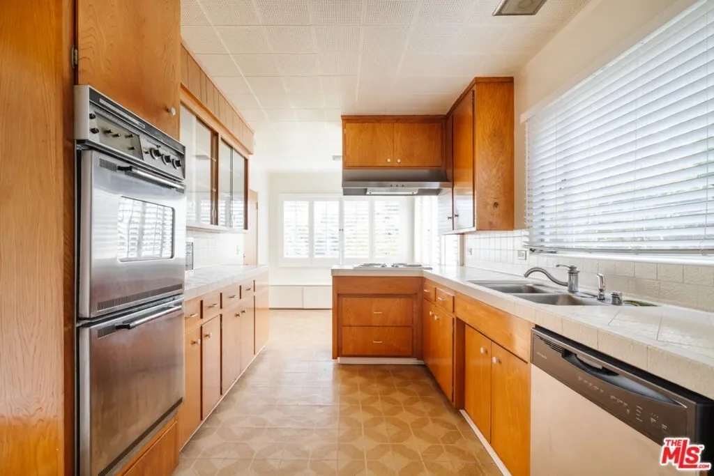 3875 Marcasel Avenue, Los Angeles, California, United States. - Photo 23